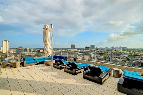 2000 Bagby Street 9422 Houston TX 77002