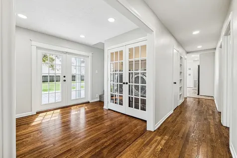 801 Woodcrest Drive Houston TX 77018