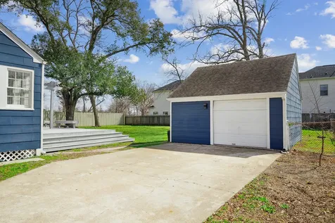 801 Woodcrest Drive Houston TX 77018
