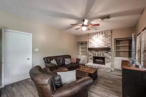 1015 Highlands Woods Drive Highlands TX 77562
