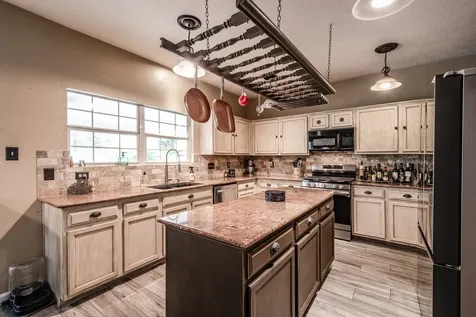 1015 Highlands Woods Drive Highlands TX 77562