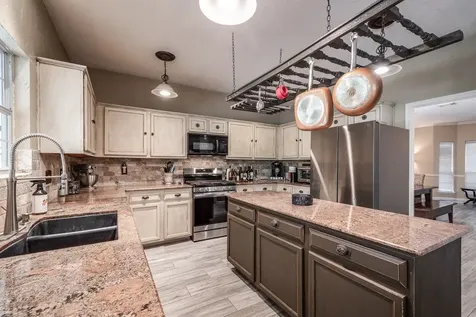 1015 Highlands Woods Drive Highlands TX 77562