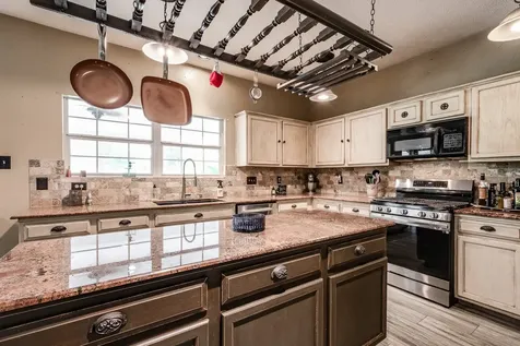 1015 Highlands Woods Drive Highlands TX 77562