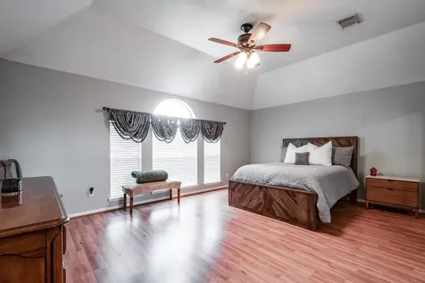 1015 Highlands Woods Drive Highlands TX 77562