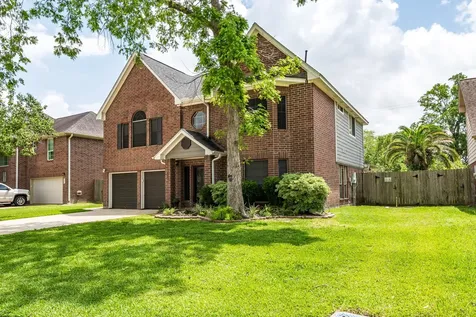 1015 Highlands Woods Drive Highlands TX 77562