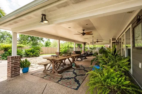 1015 Highlands Woods Drive Highlands TX 77562
