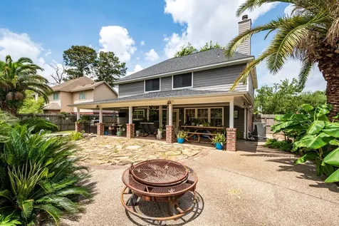 1015 Highlands Woods Drive Highlands TX 77562