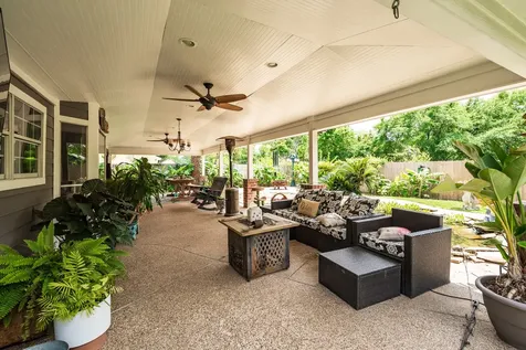 1015 Highlands Woods Drive Highlands TX 77562