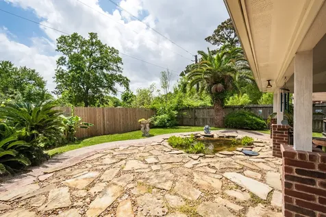 1015 Highlands Woods Drive Highlands TX 77562