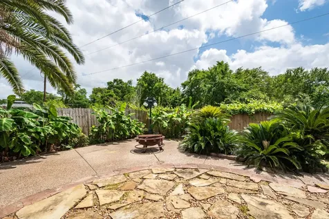 1015 Highlands Woods Drive Highlands TX 77562