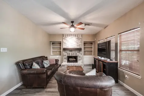 1015 Highlands Woods Drive Highlands TX 77562