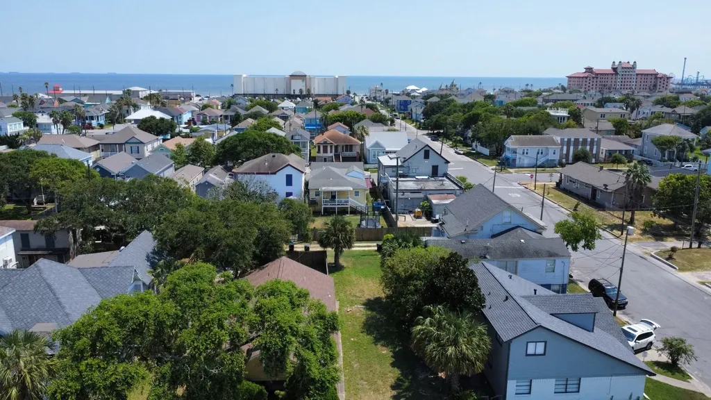 1723 M 1/2 Avenue Galveston TX 77550