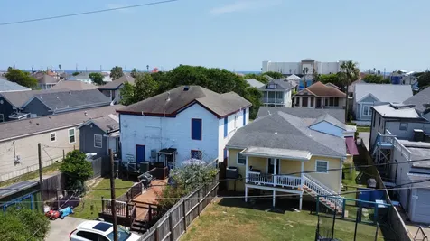 1723 M 1/2 Avenue Galveston TX 77550