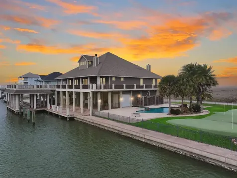 1239 Lagoon Drive Crystal Beach TX 77650