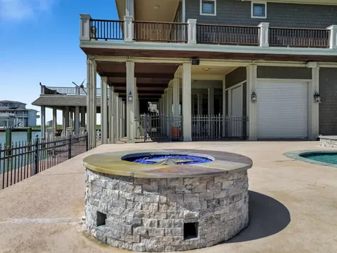 1239 Lagoon Drive Crystal Beach TX 77650
