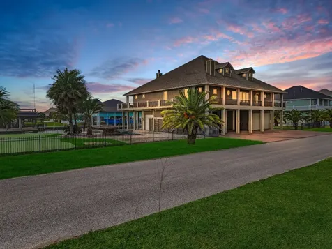 1239 Lagoon Drive Crystal Beach TX 77650