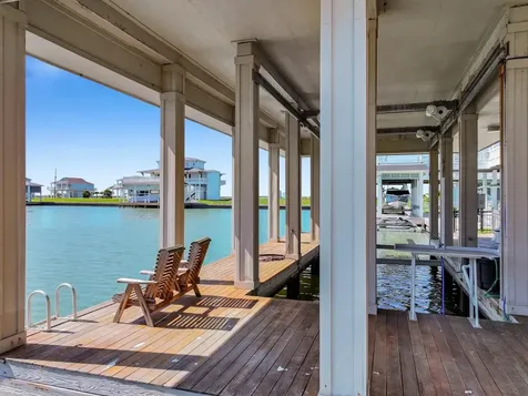 1239 Lagoon Drive Crystal Beach TX 77650