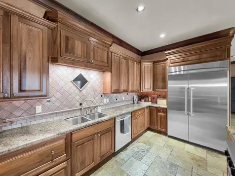 1239 Lagoon Drive Crystal Beach TX 77650