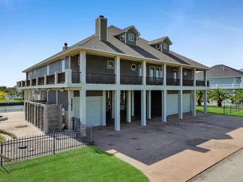 1239 Lagoon Drive Crystal Beach TX 77650