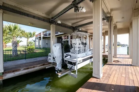 1239 Lagoon Drive Crystal Beach TX 77650