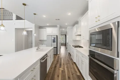 11 Floral Vista Drive Tomball TX 77375