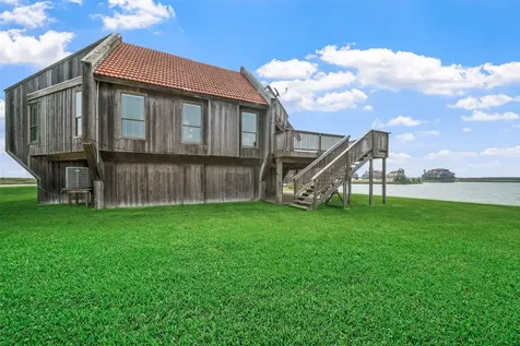118 Private Road 640 Matagorda TX 77457