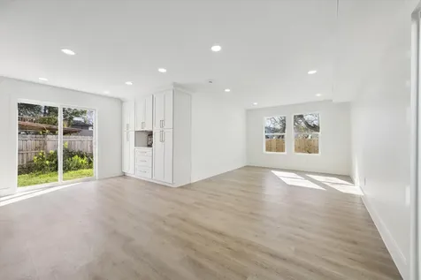 212 N Forrest Avenue La Porte TX 77571