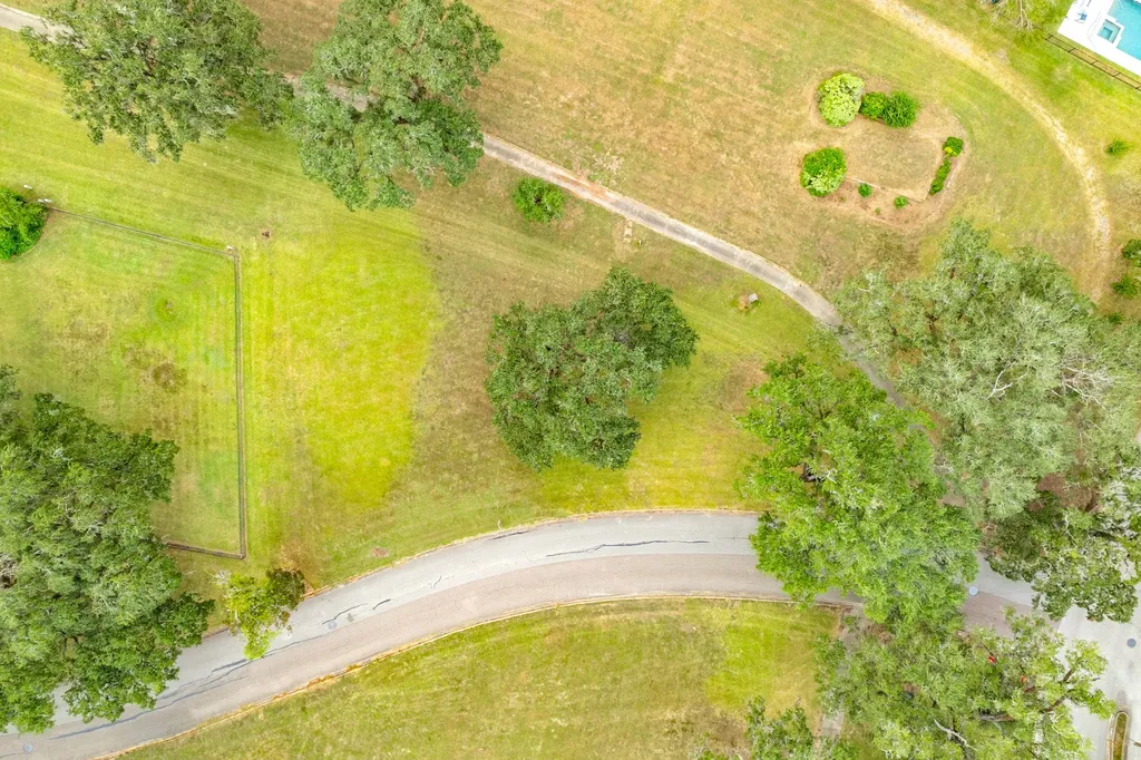 2268 Sunset Oaks Drive West Columbia TX 77486