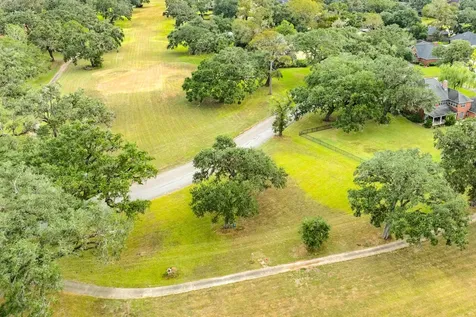 2268 Sunset Oaks Drive West Columbia TX 77486