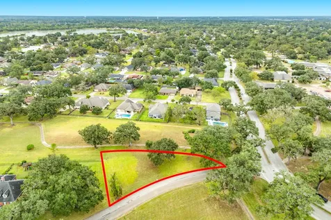 2268 Sunset Oaks Drive West Columbia TX 77486