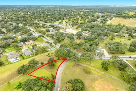 2268 Sunset Oaks Drive West Columbia TX 77486