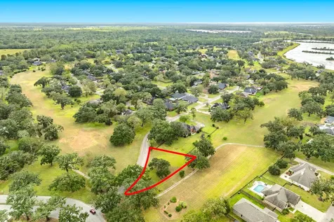 2268 Sunset Oaks Drive West Columbia TX 77486