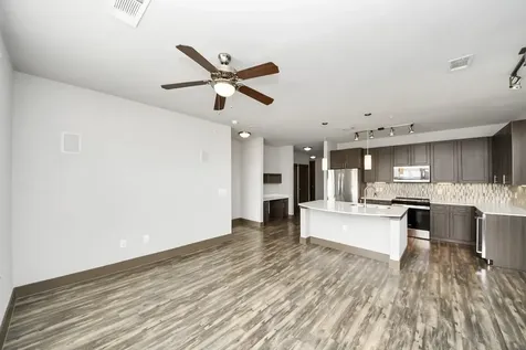 5454 Washington St Avenue 1519 Houston TX 77007