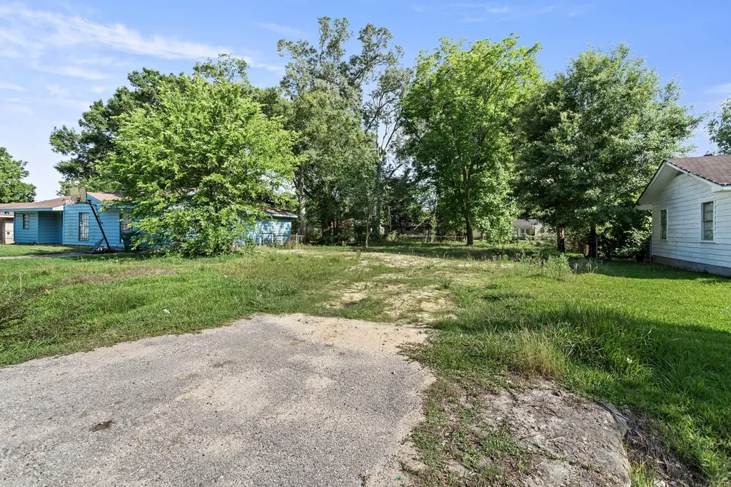 9195 Mclean Street Beaumont TX 77707