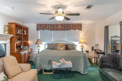 108 White Oak Village Mills TX 77663