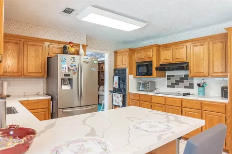 108 White Oak Village Mills TX 77663