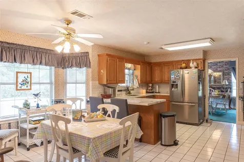 108 White Oak Village Mills TX 77663