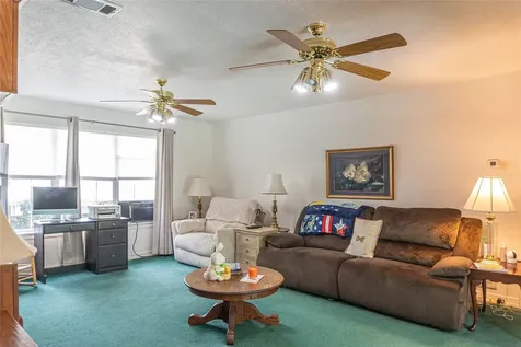 108 White Oak Village Mills TX 77663