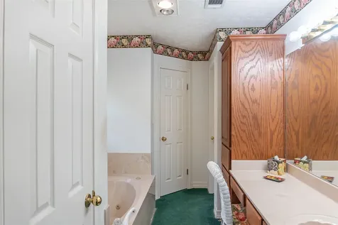 108 White Oak Village Mills TX 77663