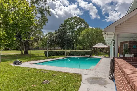 108 White Oak Village Mills TX 77663