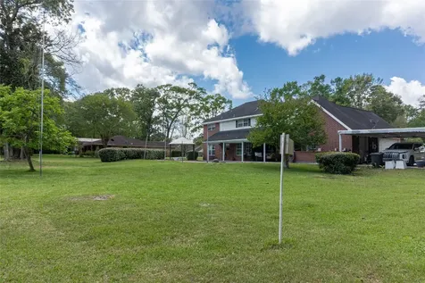 108 White Oak Village Mills TX 77663