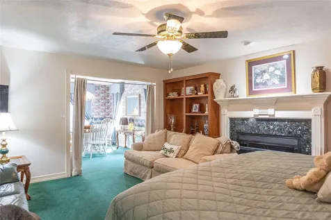 108 White Oak Village Mills TX 77663