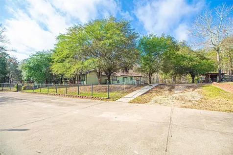 208 Gardenia Street Onalaska TX 77360
