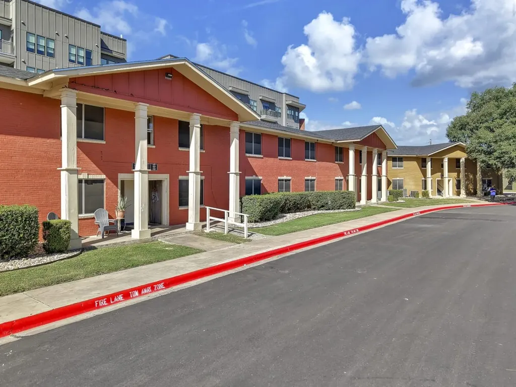 1137 Gunter Street 202 Austin TX 78721