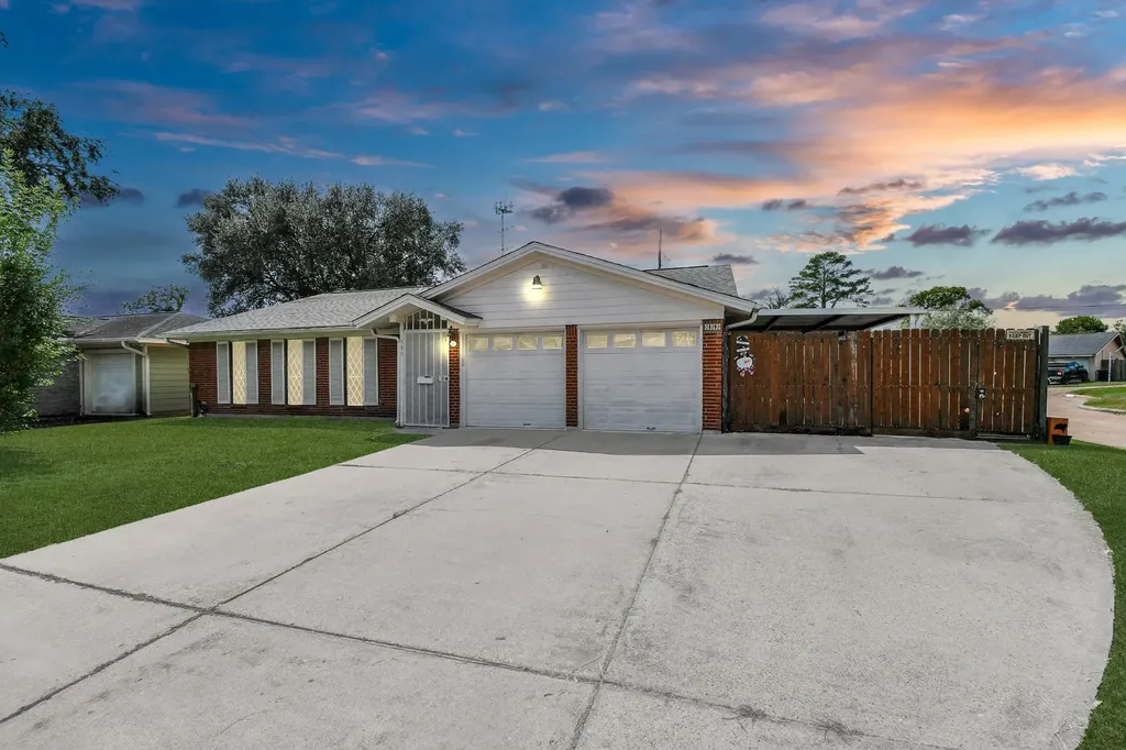 530 Westshire Drive Houston TX 77013