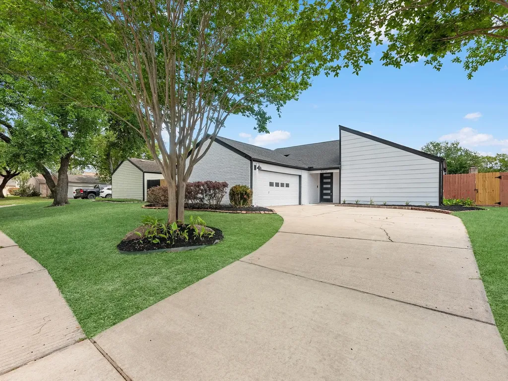 2231 Round Lake Drive Houston TX 77077