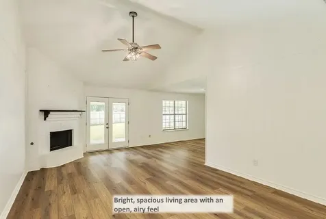 305 Freeman Boulevard West Columbia TX 77486