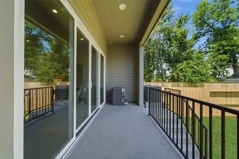 827 W 16th Street A Houston TX 77008