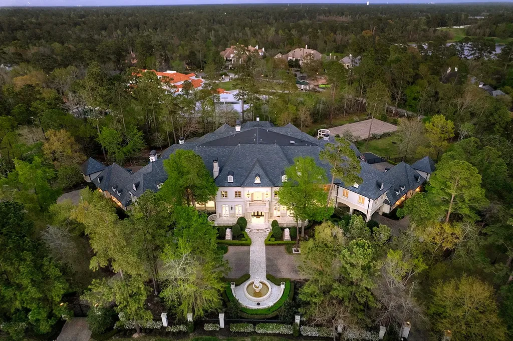 88 W Grand Regency Circle The Woodlands TX 77382