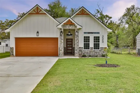 223 Laurel Street Lake Jackson TX 77566